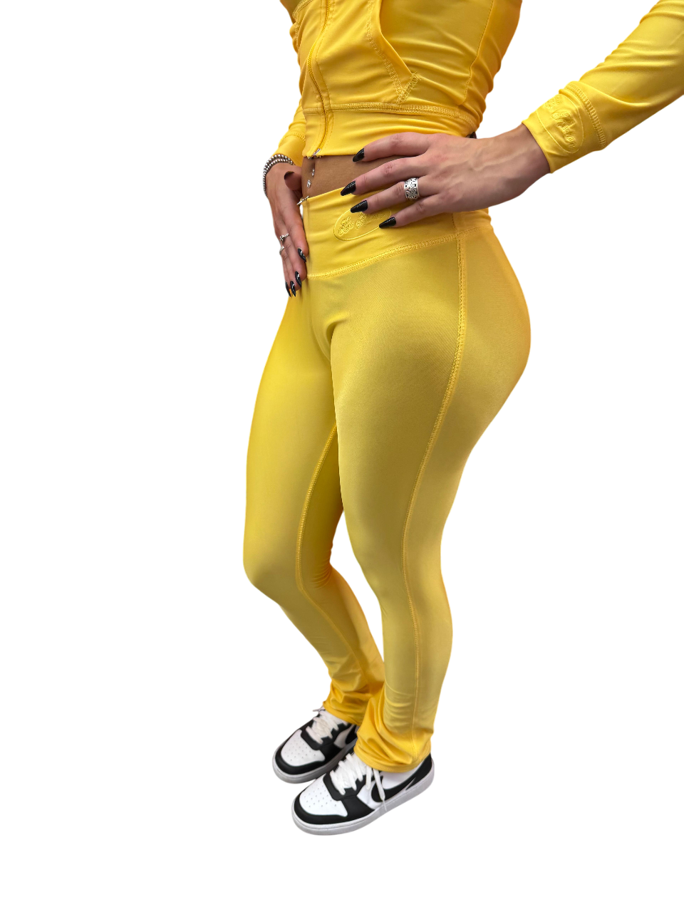 Les Riches Yellow Contora Set