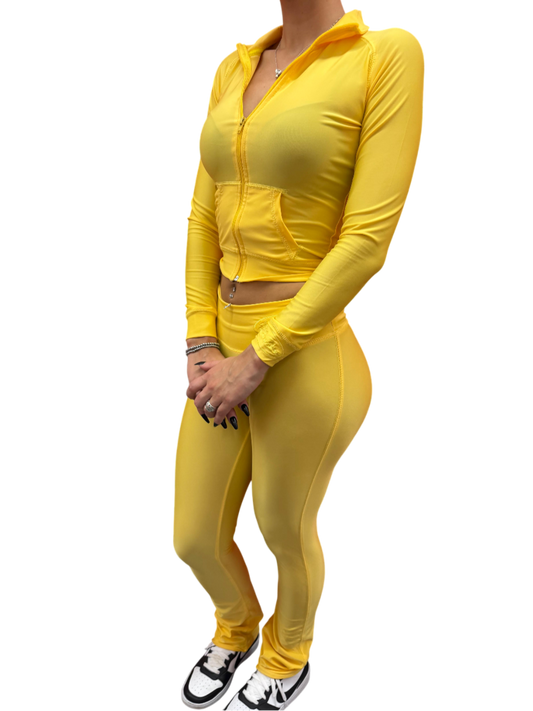 Les Riches Yellow Contora Set